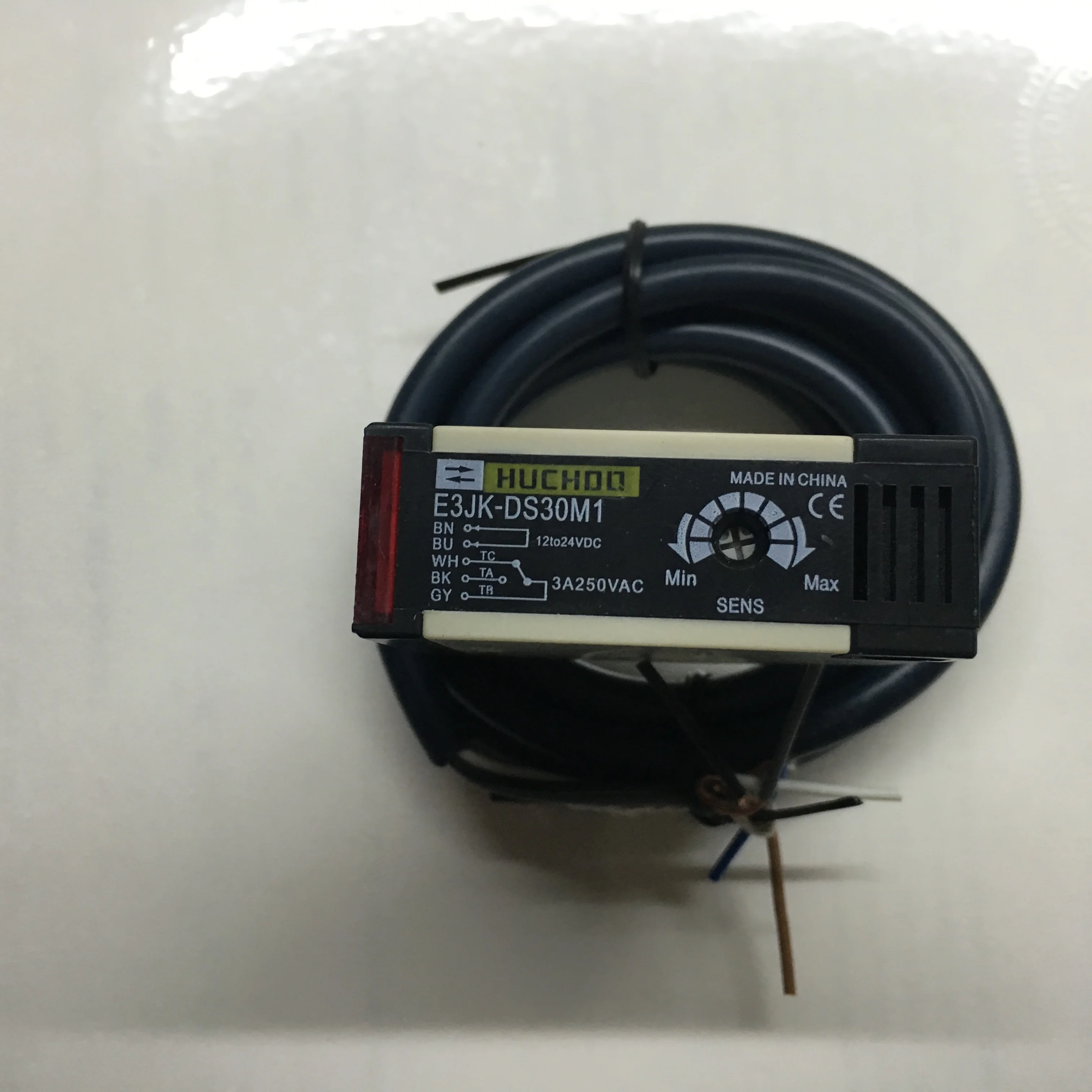 Диффузный фотоэлектрический выключатель датчика E3JK-DS30M1 90-250VAC 12-24VDC, 12-240VDC 24-240VAC