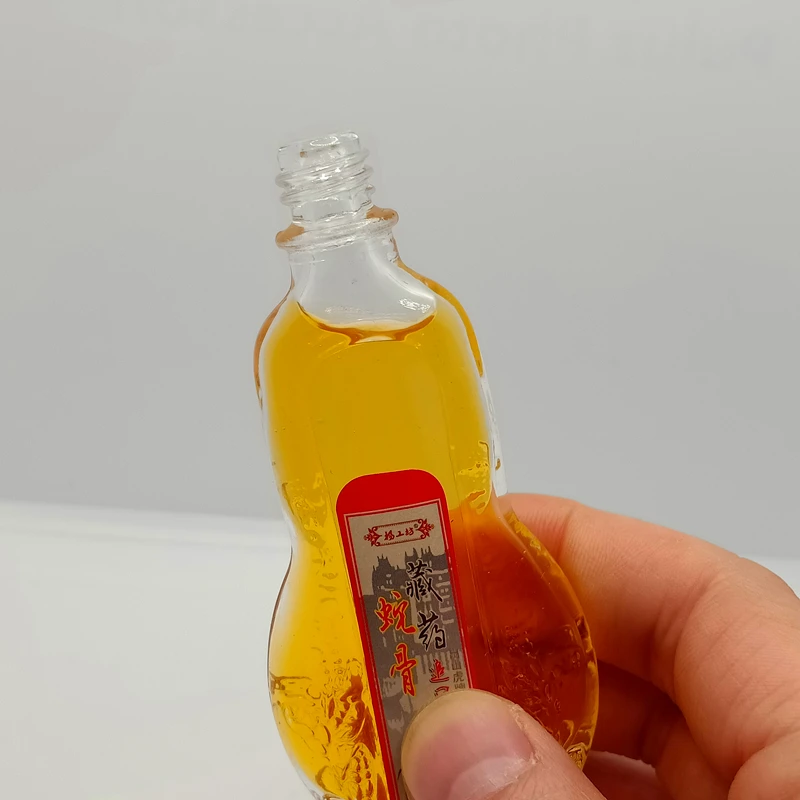 

15ml/bottle King cobra venom Sciatica Pain Relief Relieving Body Cream Hyperosteogeny Treatment Medical oil Body Creams