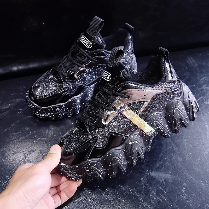 Кроссовки женские блестящие на массивной платформе белые весна 2020 | Обувь