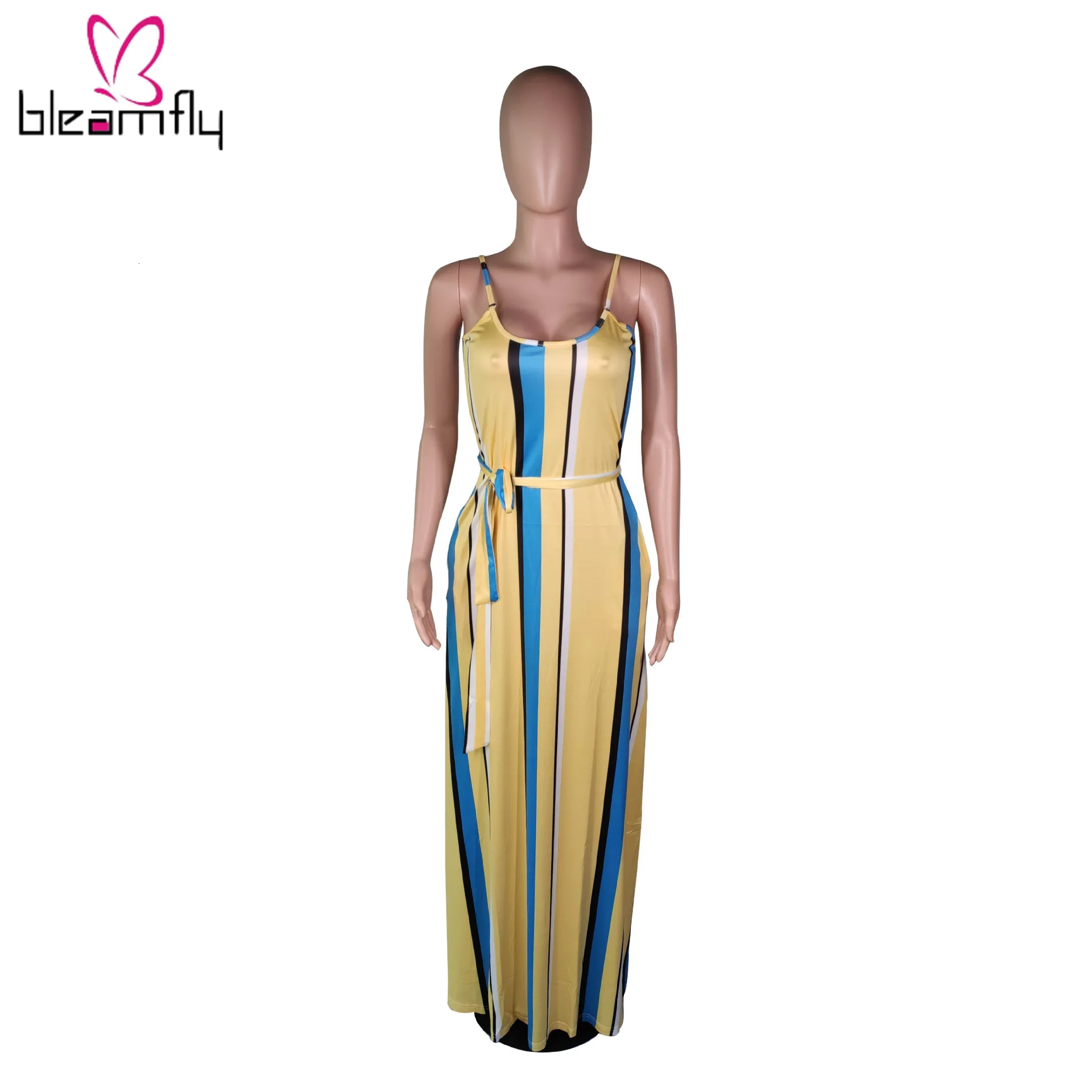 Летнее женское платье в полоску с принтом на тонких бретелях без рукавов поясом