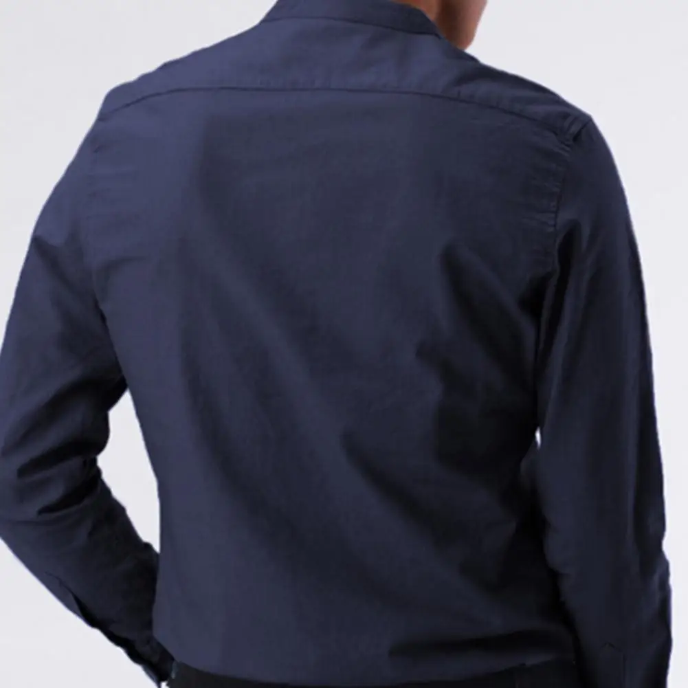 Мужская деловая рубашка с длинными рукавами воротником стойкой и двумя