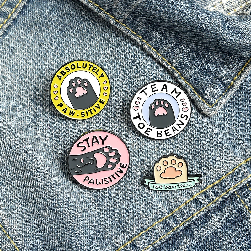 

"Stay Pawsitive" Enamel Pin Cat Dog Pink Paw Round Brooches Lapel Badges Cartoon Pins Gifts for Friends Jewelry Wholesale
