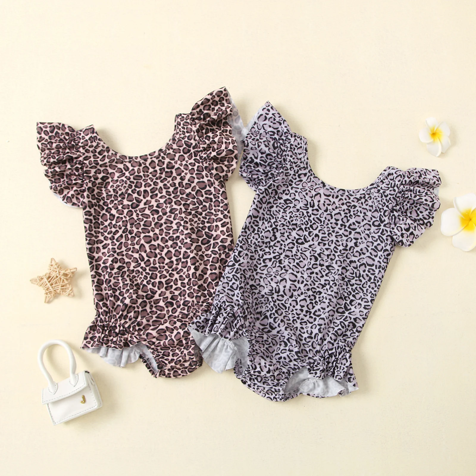 

Милый купальник для девочек, комбинезон с леопардовым принтом, с короткими рукавами, круглым вырезом, на бретелях, летнее пляжное платье с о...