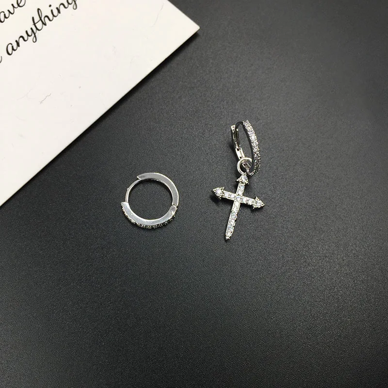 Новые маленькие высококачественные асимметричные серьги с крестом микро набор