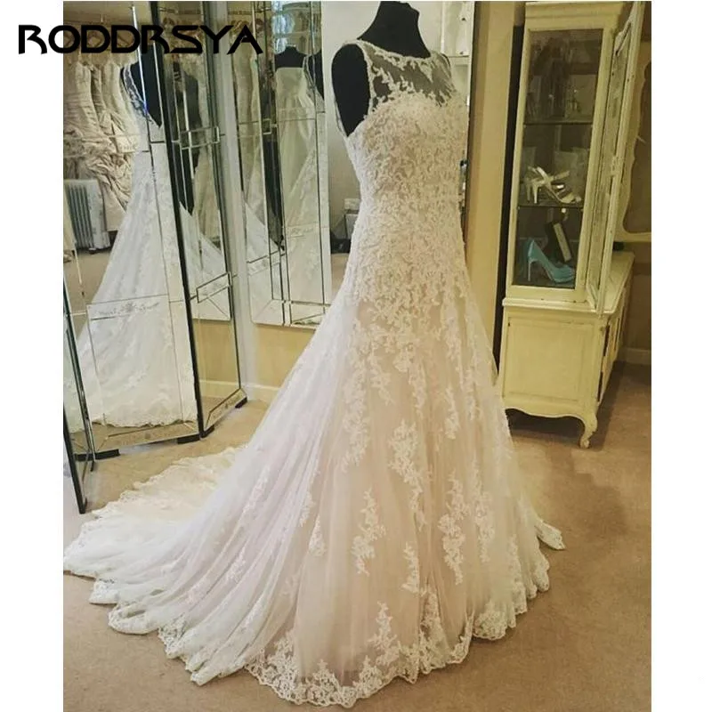 

RODDRSYA New Lace Sheath Wedding Dresses Sleeveless Sexy Jewel Bohemian Cheap Beach Bridal Gowns