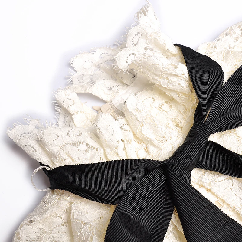 Женское короткое платье с длинными рукавами фонариками белое или черное