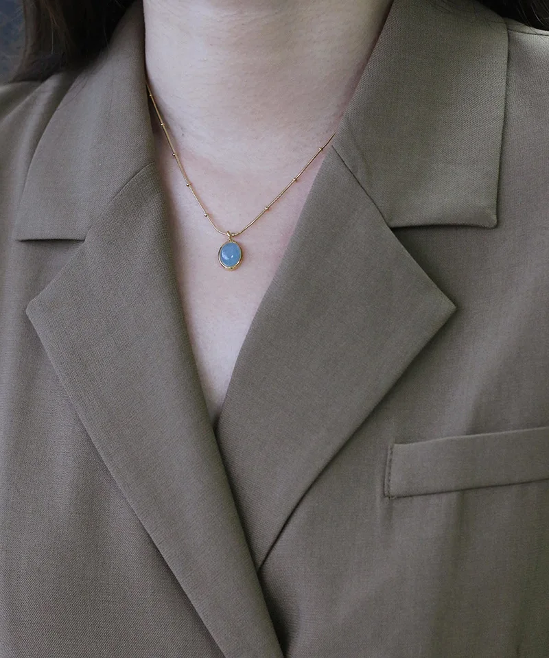 Ожерелье из титана с цепочкой 18 каратного золота овальным голубым камнем женское