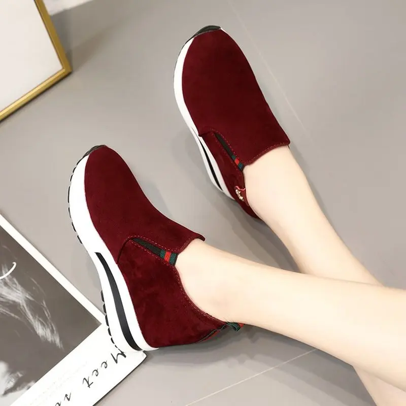 Кроссовки женские из флока на платформе дышащие увеличивающие рост повседневная