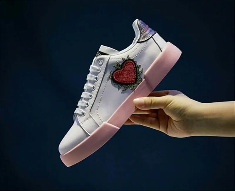 Love Heart/женские кроссовки из натуральной кожи на плоской подошве; Водонепроницаемая повседневная обувь с цветочным принтом; Уличная обувь; красивые теннисные туфли; Роскошные слипоны