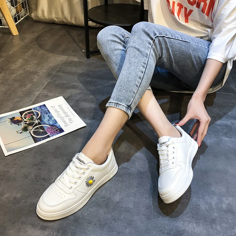 

Little White Shoes Women New Sports Shoes In Spring and Summer Women Flat Bottom Breathable Casual Shoes Lace Up Single Shoes