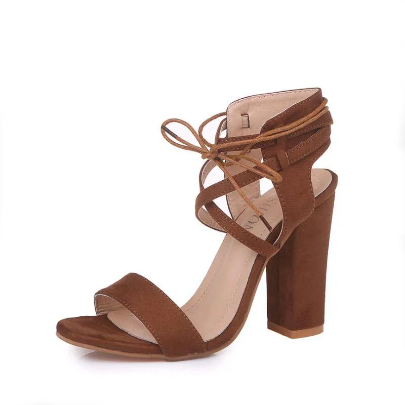 Женские туфли на высоком каблуке с круглым вырезом и ремешком щиколотке большие