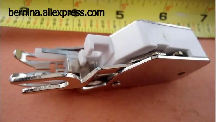 REPLACEMENT EVEN FEED / WALKING FOOT with Quilt Guide #4123573-01 for HUSQVARNA VIKING Group(s) (5) (6) and (7) 215 400 605 |