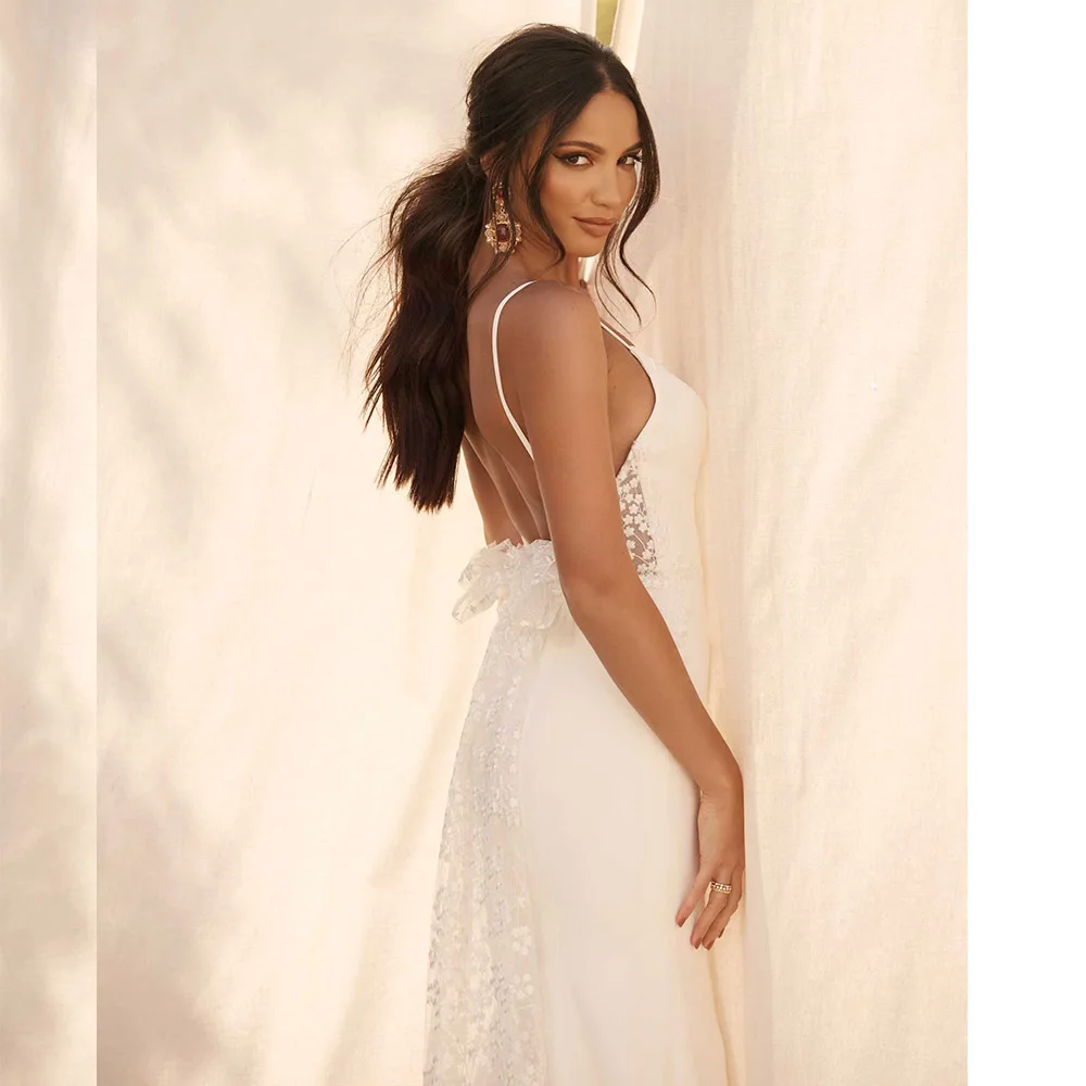 

Женское атласное платье с V-образным вырезом, открытой спиной и бантом