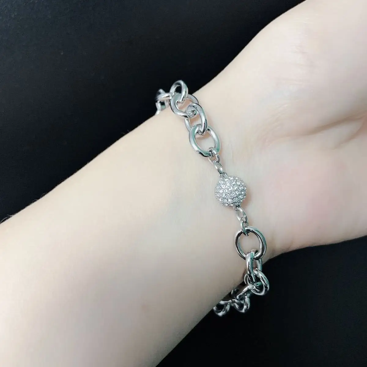 

2020 fashion jewelry, high quality SWA new, charming and hollow exquisite bracelet