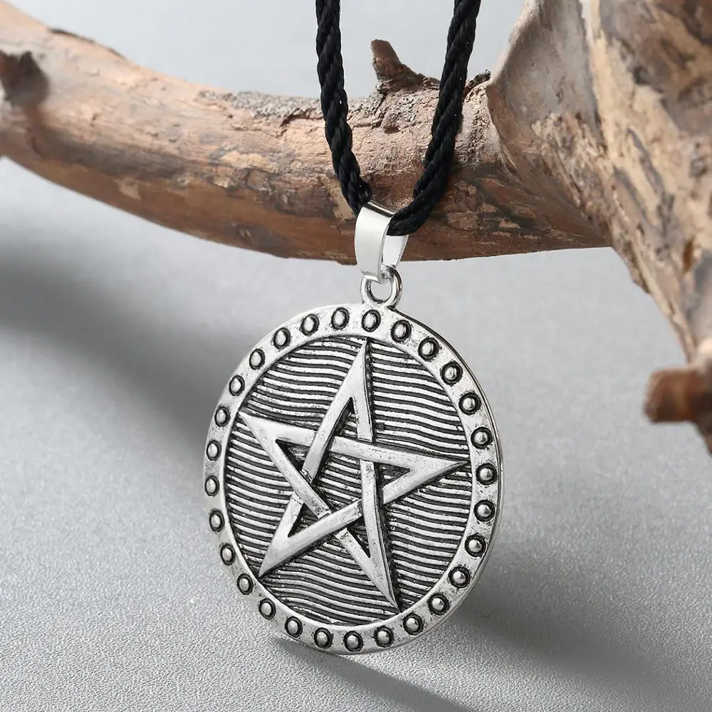 Цепочка с подвеской в виде пятиконечной звезды QIAMNI этно-славянское ожерелье