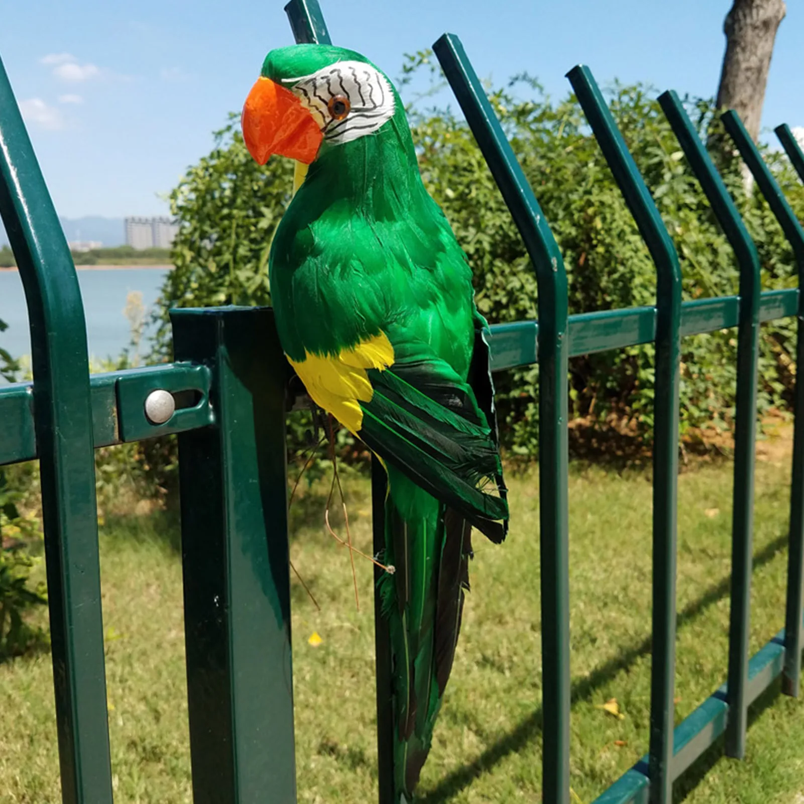 

Simulation Parrot Garden Ornaments Lifelike Bird Creative Feather Lawn Figurine For Outdoor Garden Decoration