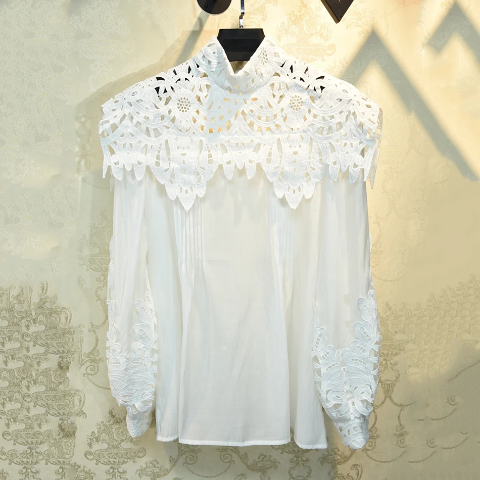 Модный топ с воротником-стойкой и длинными рукавами-фонариками в виде листьев