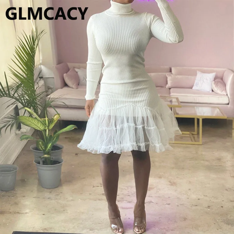 

Женское облегающее мини-платье в рубчик с длинным рукавом и высоким воротником