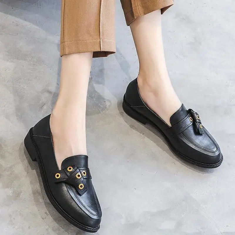 Мокасины женские кожаные туфли на плоской подошве без застежки круглый носок