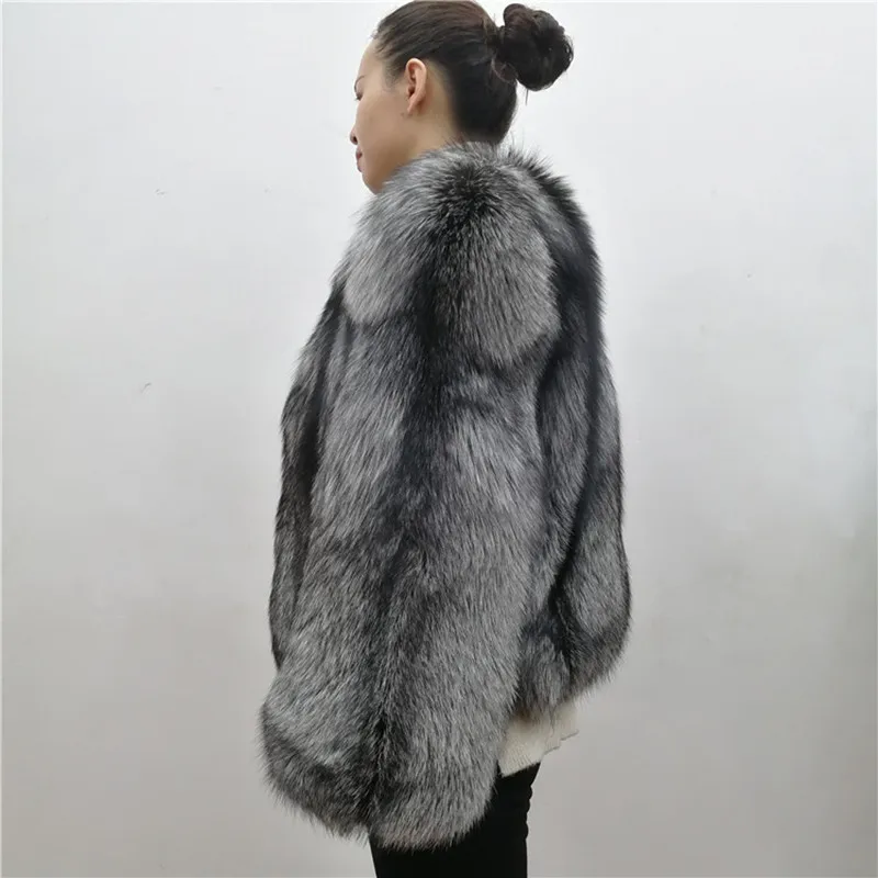 Женская короткая шуба из натурального меха черно бурой лисы теплая зимняя