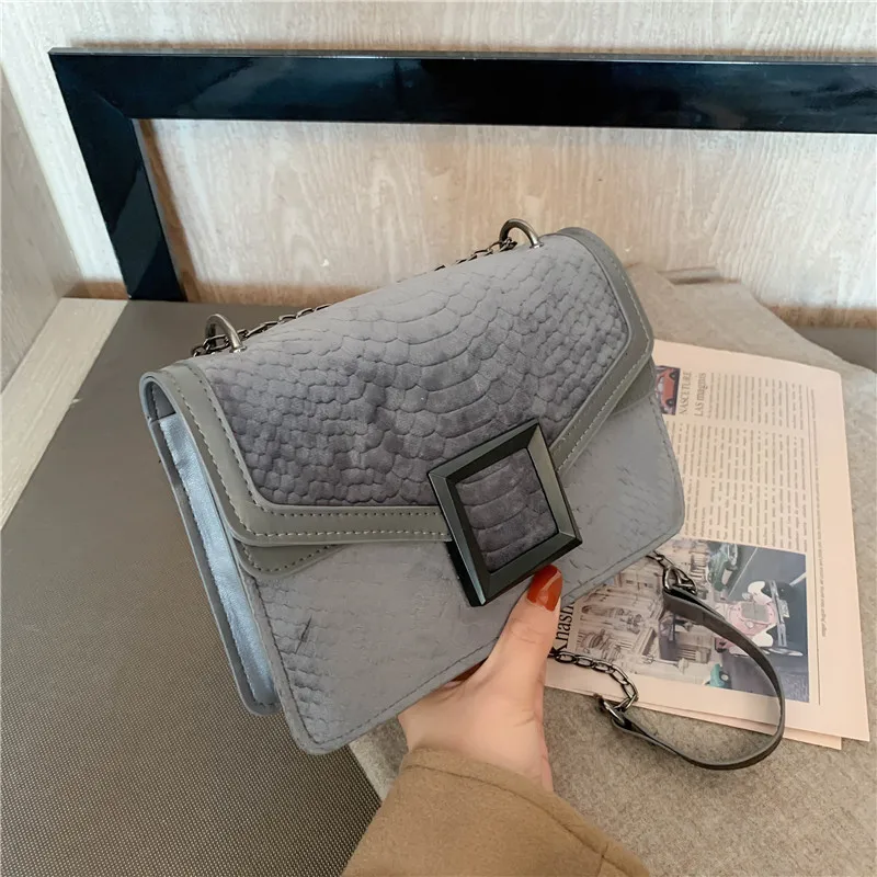 

New 2021 Fashion Brand Luxury Women Shoulder Bag Velvet Clutch Chain Bag Ladies Casual Travel Crossbody Bags Messenger Bag