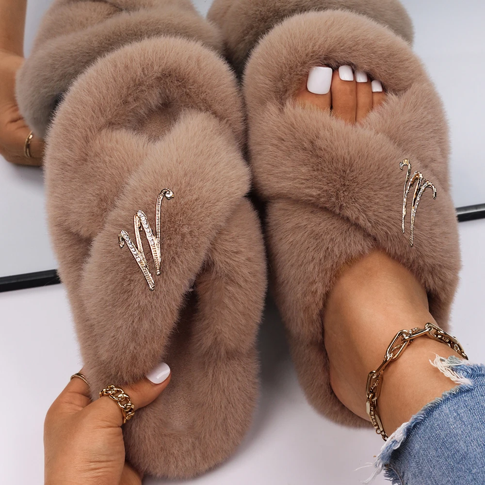 Fluffy Slippers Women Platform Slides Metal Letter Decor Faux Fur Flip Flops Flat Sandals Luxury Slippers Designer Female Shoes