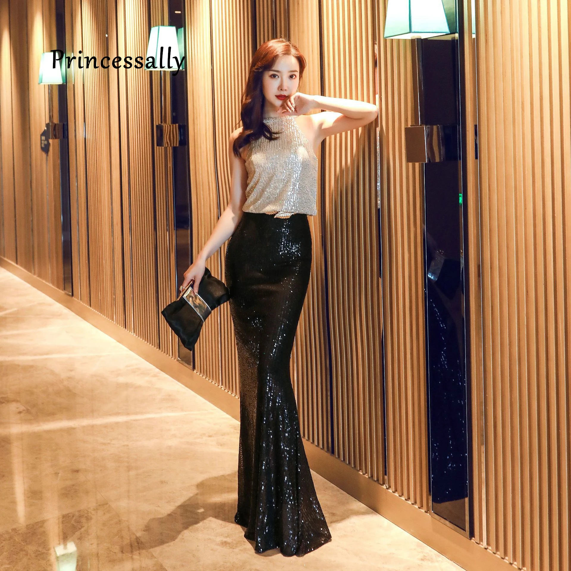 Женское вечернее платье русалка длинное облегающее с блестками и лямкой на шее