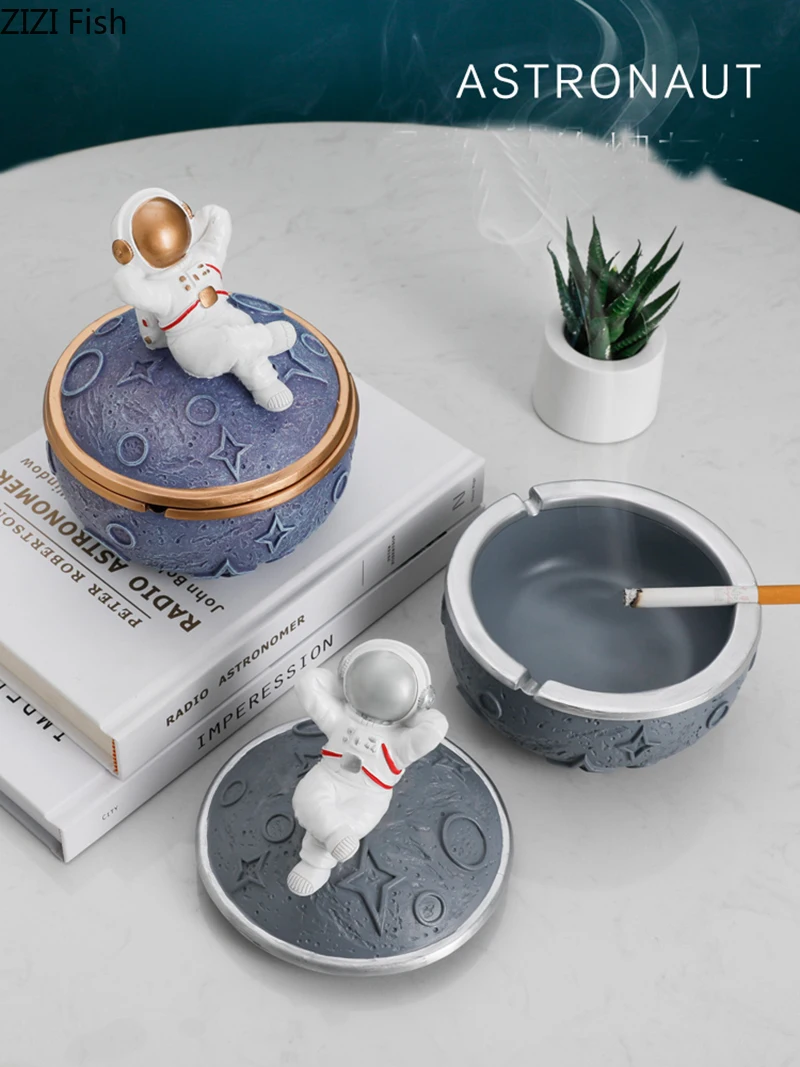 

Creative Astronaut Ashtray with Lid Home Office Large Capacity Ash-proof Windproof Cartoon Character Ashtray Gift for Boyfriend