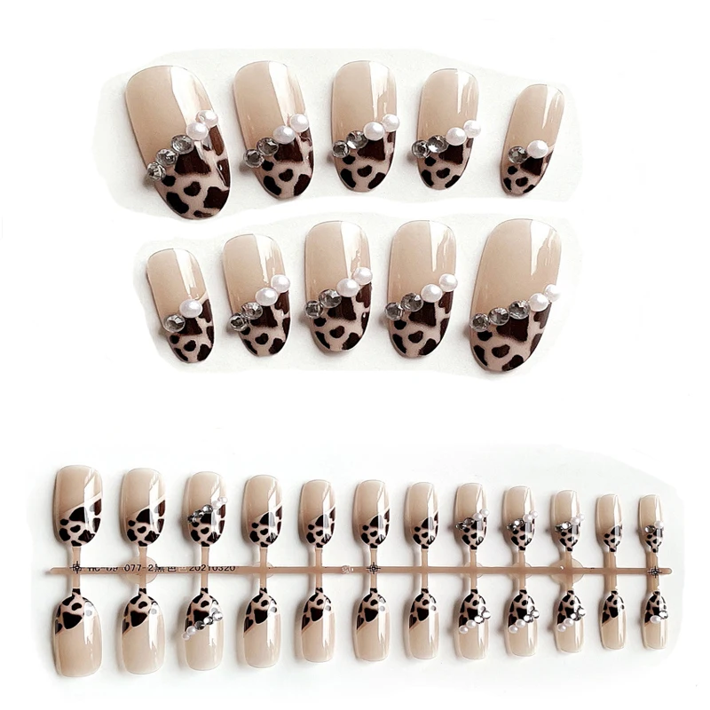 

DIY Trendy Wearable Nail Art Stickers Easy To Remove Fake Nails Three-dimensional Leopard-Print Pearl Nail Art Decoration