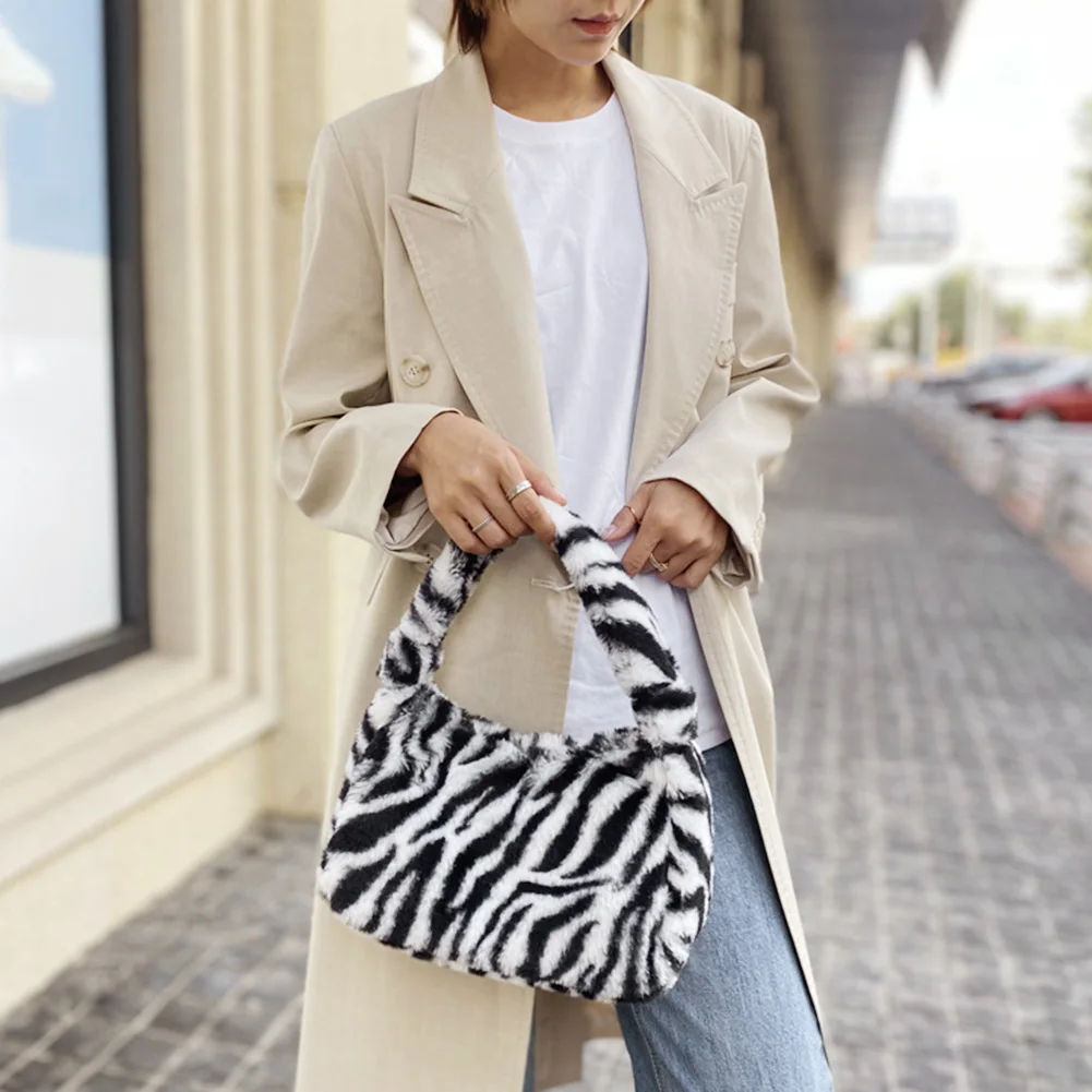 

Women Winter Fur Handbag Plush Shoulder Underarm Bags Female Fashion Clutch