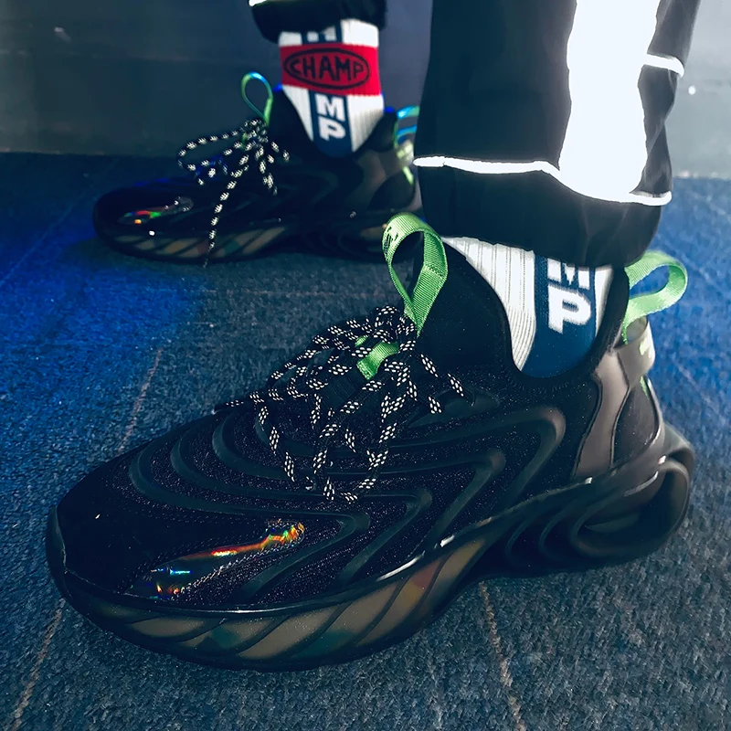 

Fashion Reflective Men Sneakers Breathable Mesh Casual Sport Shoes Man Rubber Sole Non-Slip White Black Sneakers Fast Shipping