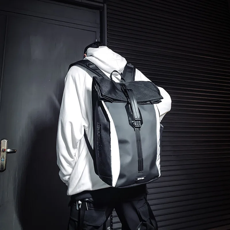 

2021 reflective large-capacity multifunctional backpack men Oxford waterproof backpack mountaineering bag men.