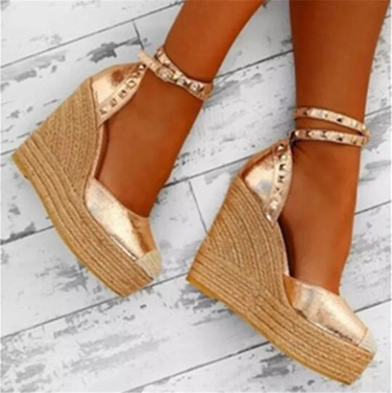 Летняя женская обувь; chaussure; женские пикантные Босоножки на платформе и танкетке; туфли-лодочки с открытым носком и перекрестной шнуровкой; Женская обувь в стиле панк с заклепками; zapatos mujer