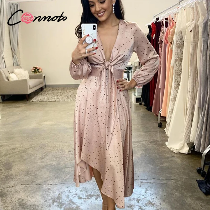 Conmoto Розовое платье в горошек атласное с высокой талией длинное