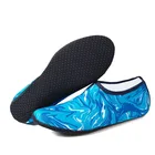 Кроссовки для мужчин и женщин, летняя пляжная обувь для воды, разноцветные, в полоску, Размеры 26-44, для плавания, 2021