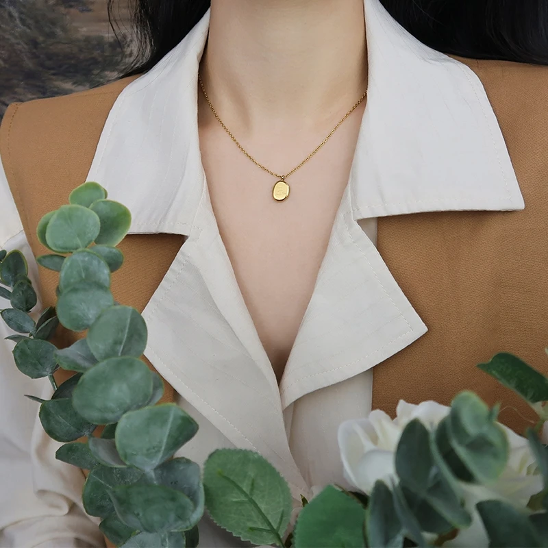 Новая позолоченная титановая стальная цепочка с маленьким золотым квадратным