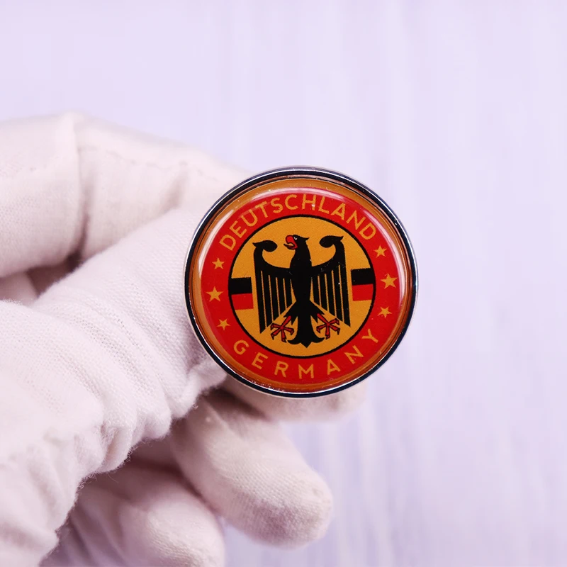 Немецкая y-образная брошь в виде флага Орла