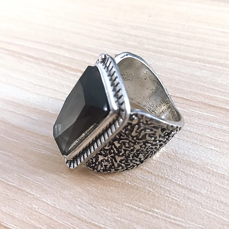 Винтажное старинное серебряное кольцо с большим черным фианитом стразы