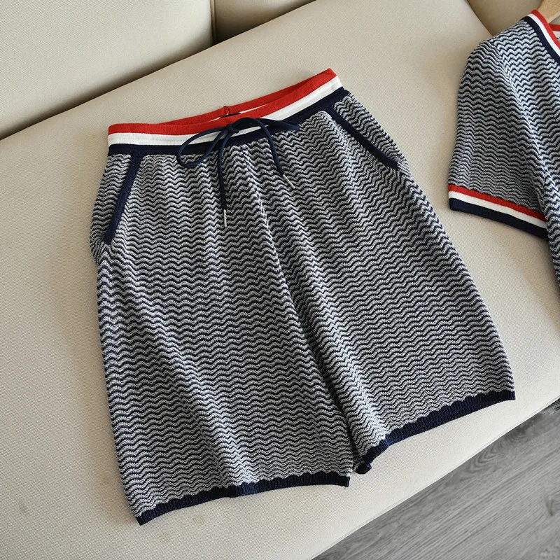 

2020 Spring Summer O-neck Wave Vintage 2 Pieces Set Women Short Sleeve Sweater Shirt+Mini Pant Runway Brand Knitted Suits