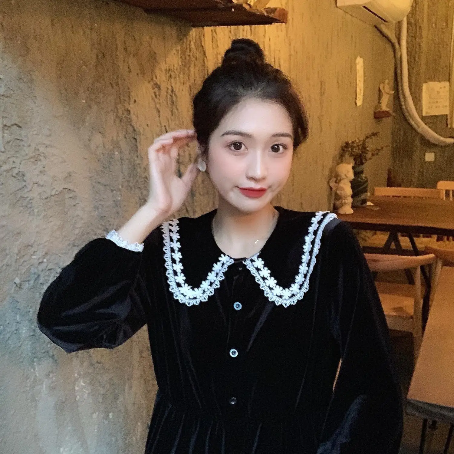 Женское длинное вязаное платье белое Ажурное черное составного кроя с длинным