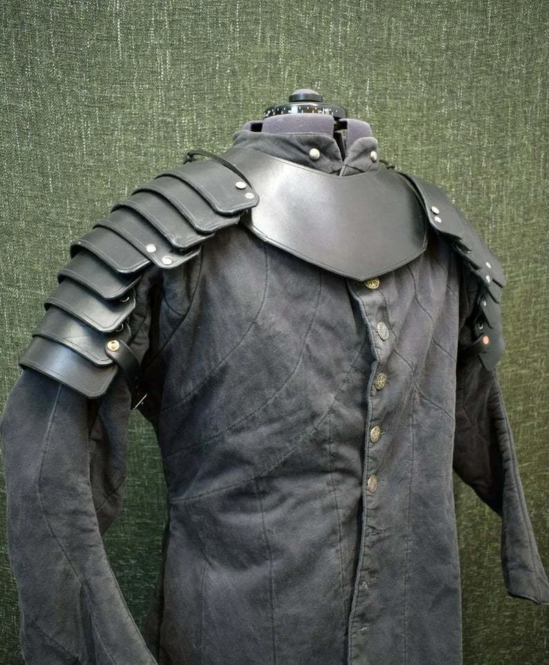 

Cosplay Medieval Battle Armor Retro Multilayer Leather Buckle Shoulder Pad Adult Men and Women Game Show Outdoor Party Props