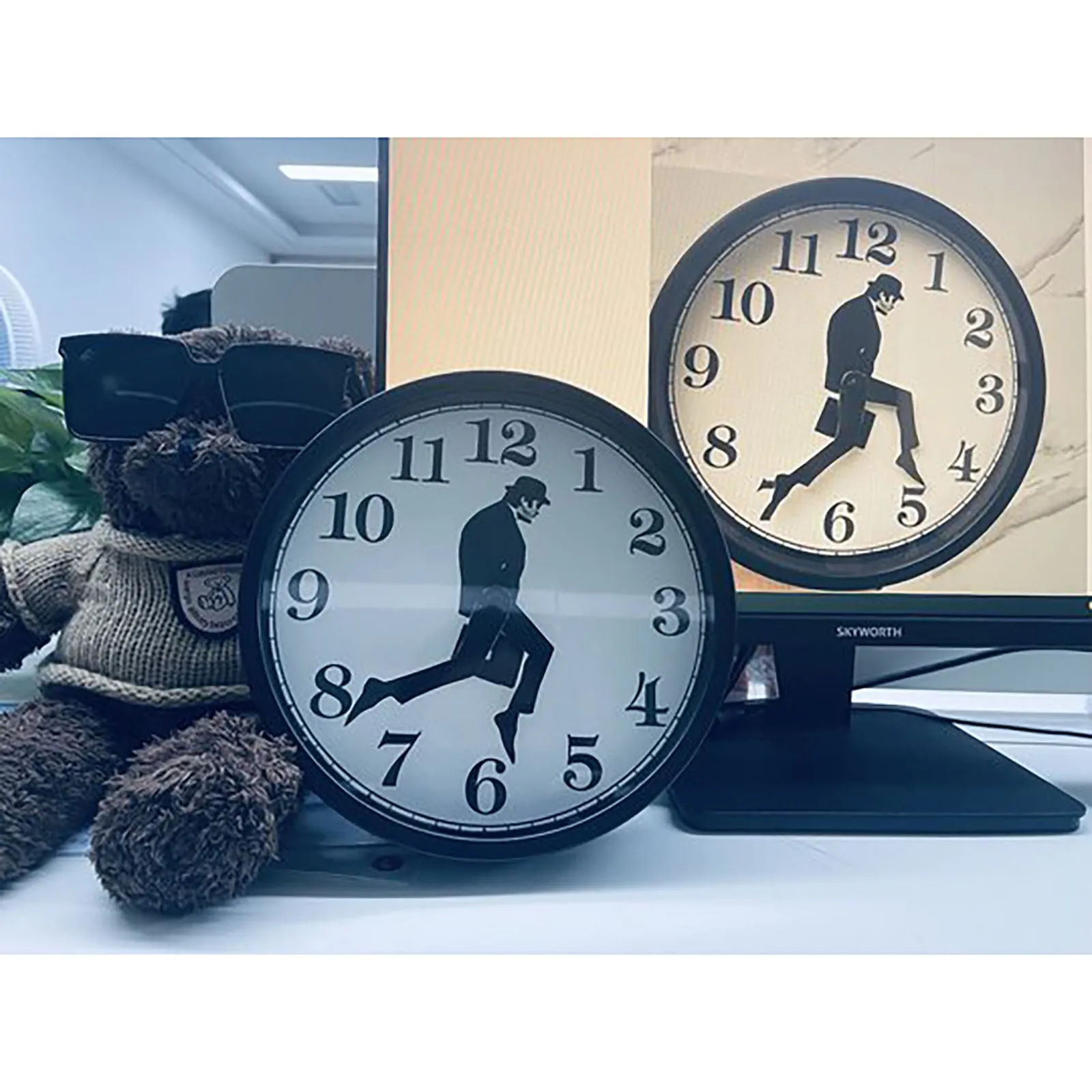 

Ministry of Silly Walks Wall Clock Monty Python Flying Circus Perfect Capture Classic Wall Watch Funny Walking Silent Mute Clock
