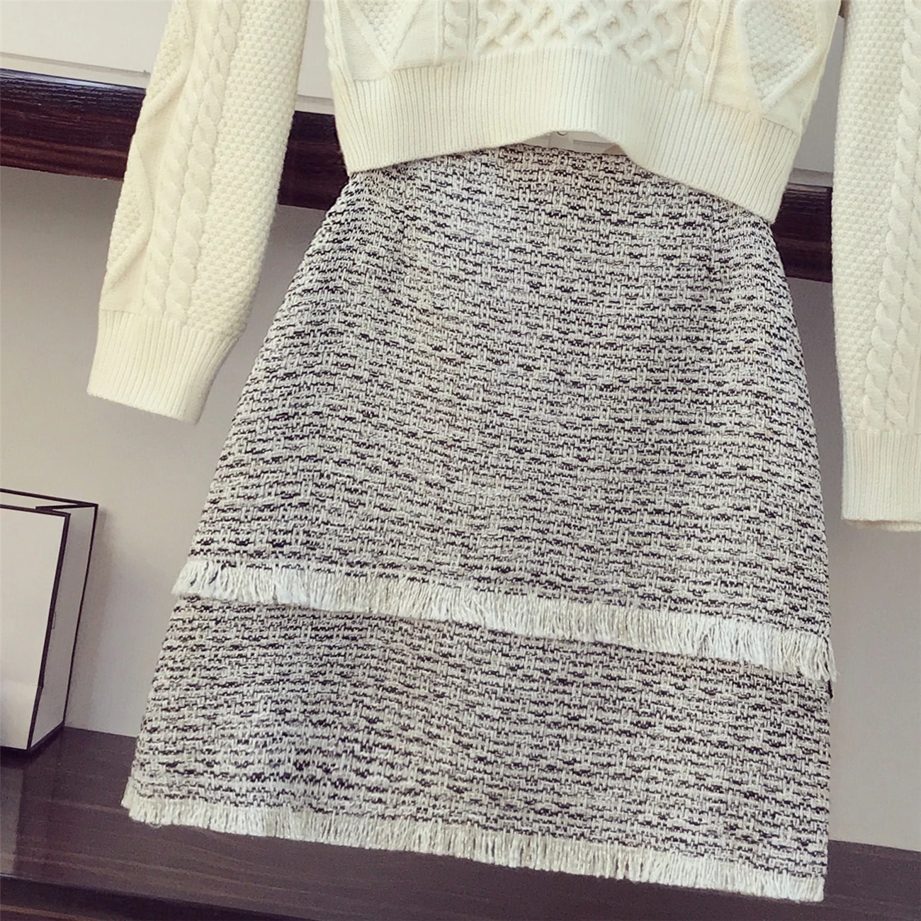 Autumn Slim Skirts Set Women 2 Piece New Retro V-neck Tie Sweater + Fringed Body Skirt Two-piece Suit Conjuntos De Mujer | Женская