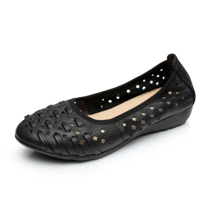 

2021 cowhide soft sole mother shoes flat hollow hole sandals round toe shallow mouth large size women's shoes