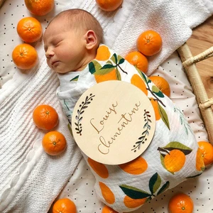 Выгравированный знак имени ребенка, цветочный деревянный знак имени, знак объявления новорожденного