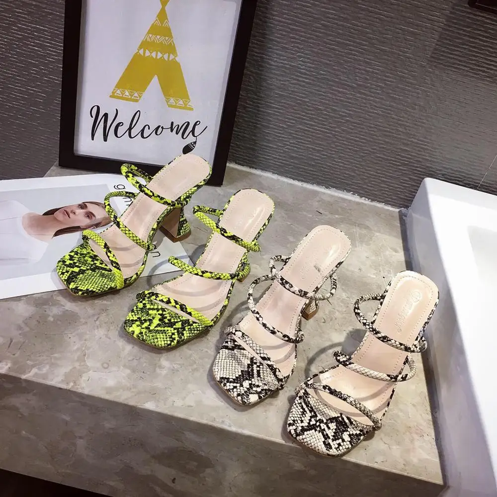 Модные сандалии повседневная обувь квадратный носок змеиная кожа сексуальные