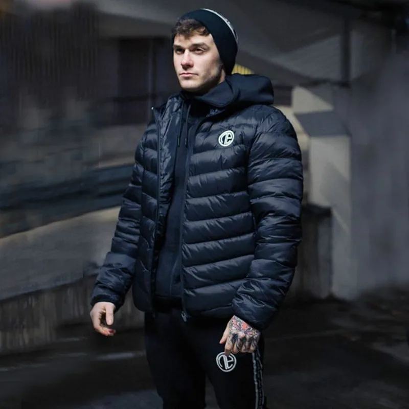 Зимняя мужская Спортивная парка с капюшоном черная теплая куртка для бега