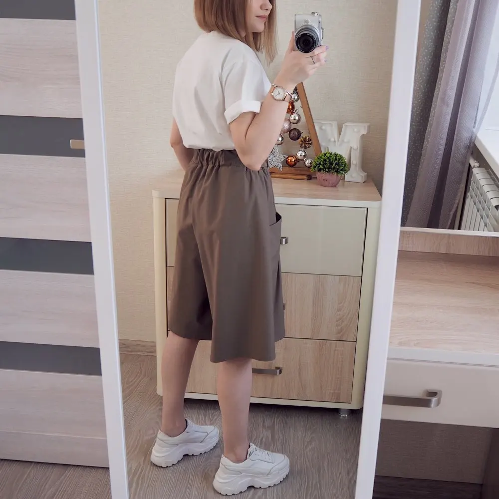 

Big Pocket Women Wide Leg Pant Button Elastic High Waist Loose Pants Skirts Knee Length Fashion Casual Female Capri Pant