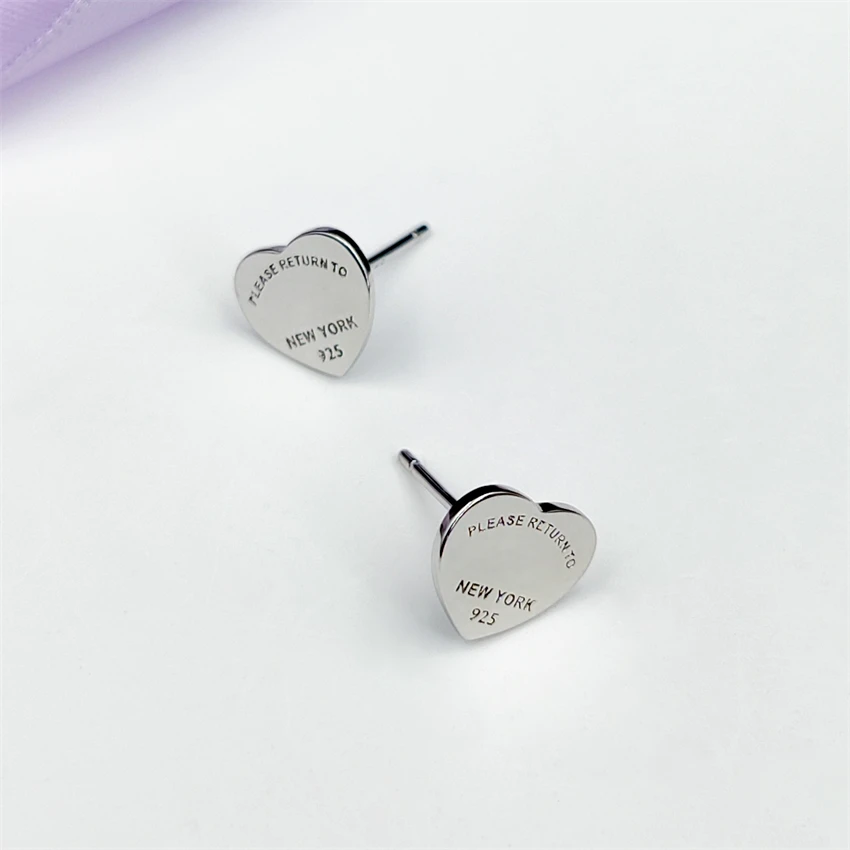 

Женские серьги-гвоздики из серебра 925 пробы, в виде сердца