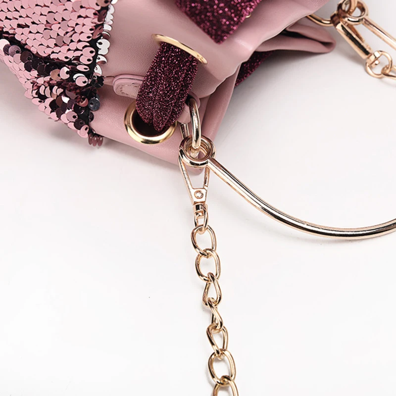 

[EAM] Women New Luxury Small Sequined Bow Metal Chains Personality All-match Crossbody Shoulder Bag Fashion Tide 2021 18A1089